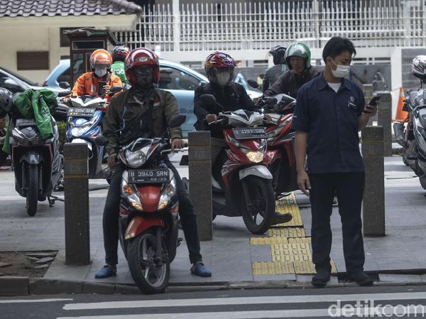 Begini Kelakuan Biker di Kolong JLNT Casablanca