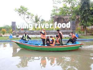 Di Oling River Food Festival Bisa Makan Pepes Sidat di Tepi Sungai Jernih