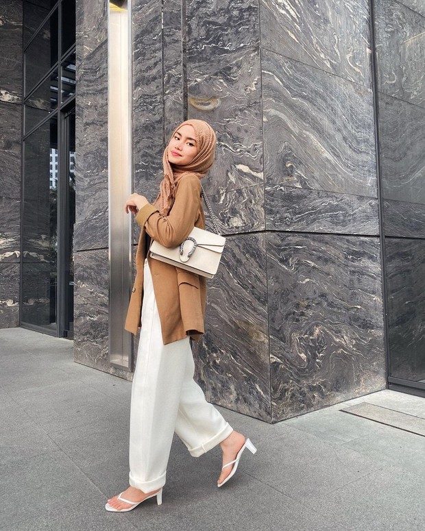 foto: Cotton Blazer dan White Cullote/instagram.com/@sashfir foto: Cotton Blazer dan White Cullote/instagram.com/@sashfir