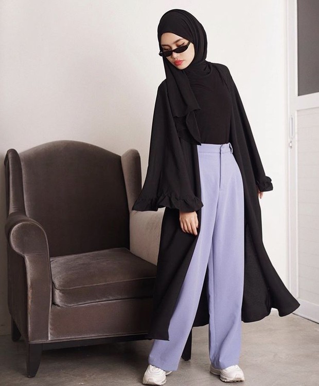 foto: Long Blazer Hitam dengan Wide-Leg Pants Lilac/instagram.com/@sashfir foto: Long Blazer Hitam dengan Wide-Leg Pants Lilac/instagram.com/@sashfir