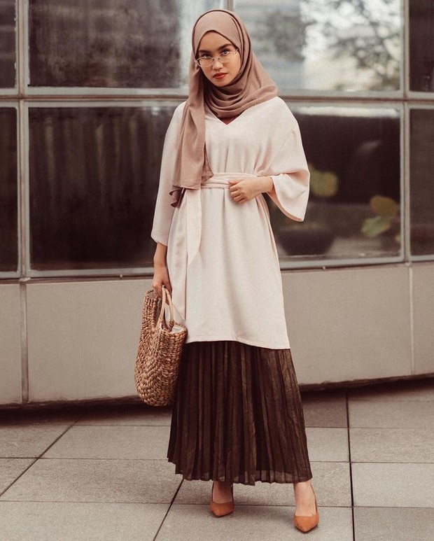 foto: Rok Plisket dengan Plain Tunik/instagram.com/@sashfir foto: Rok Plisket dengan Plain Tunik/instagram.com/@sashfir