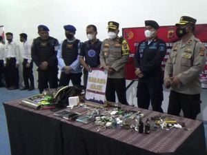 Geledah Kamar Napi di Lapas Purwakarta, Petugas Temukan Gergaji Besi-Sajam Geledah Kamar Napi di Lapas Purwakarta, Petugas Temukan Gergaji Besi-Sajam
