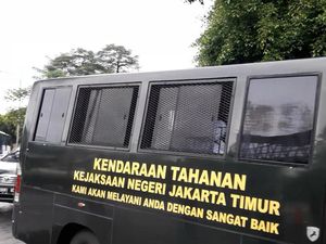 Kedatangan Habib Rizieq ke PN Jaktim Hadapi Vonis Kasus Kerumunan Kedatangan Habib Rizieq ke PN Jaktim Hadapi Vonis Kasus Kerumunan