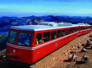Ini Dia, Kereta yang Melaju di Rel Tertinggi Dunia