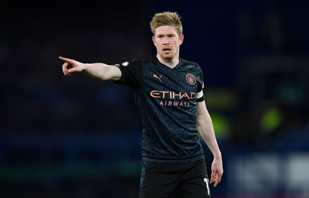 LIVERPOOL, ENGLAND - FEBRUARY 17: Kevin De Bruyne of Manchester City reacts during the Premier League match between Everton and Manchester City at Goodison Park on February 17, 2021 in Liverpool, England. Sporting stadiums around the UK remain under strict restrictions due to the Coronavirus Pandemic as Government social distancing laws prohibit fans inside venues resulting in games being played behind closed doors. (Photo by Peter Powell - Pool/Getty Images)