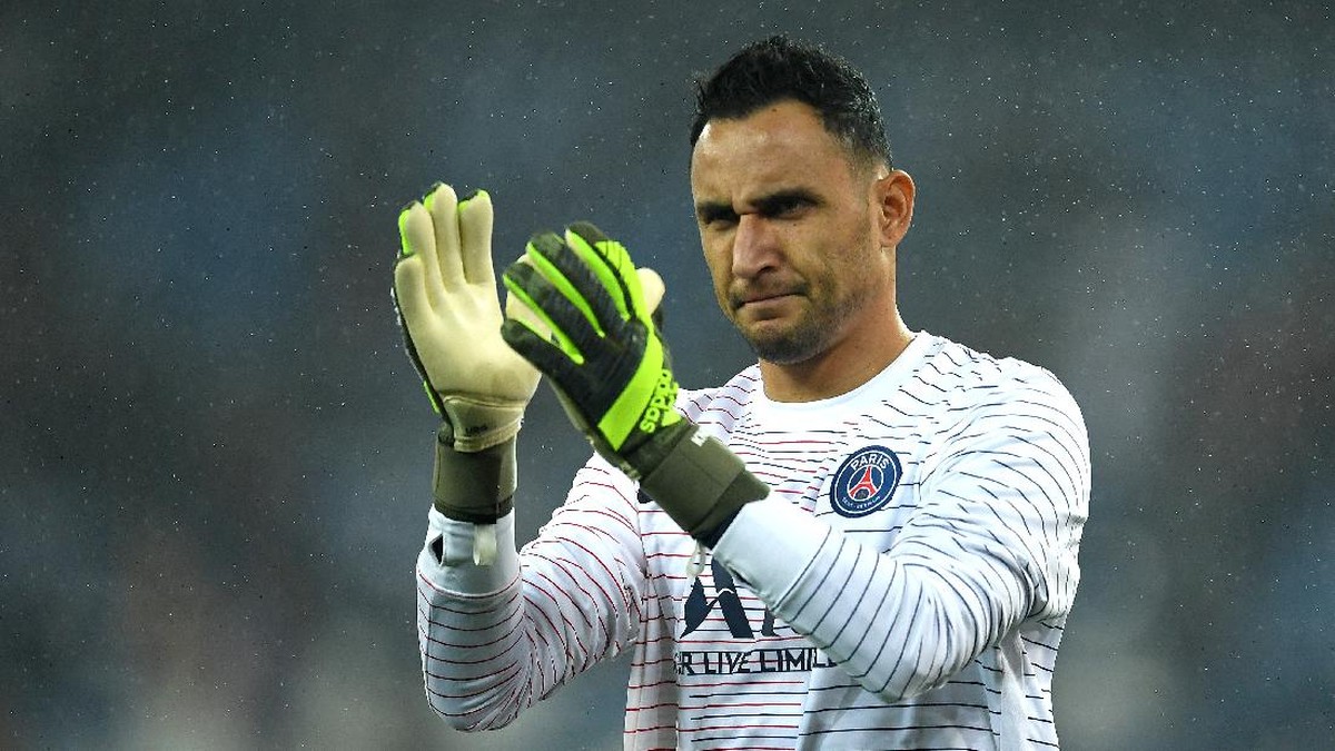 Keylor Navas mengalami cedera saat PSG menghadapi Strasbrough (Foto: Getty Images/David Ramos)