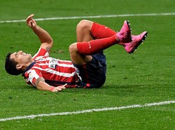 Atletico Ditekan Barcelona-Madrid, Luis Suarez Malah Cedera