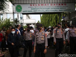 Sidang Rizieq Hadirkan 10 Saksi, Akses Masuk Pengadilan Dibatasi