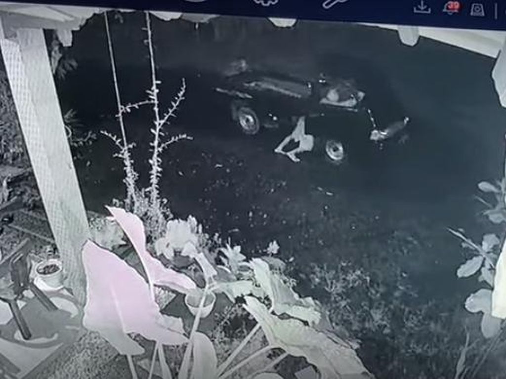 Viral! Aksi Maling Dorong Mobil Pikap Curian di Jepara Terekam CCTV Viral! Aksi Maling Dorong Mobil Pikap Curian di Jepara Terekam CCTV