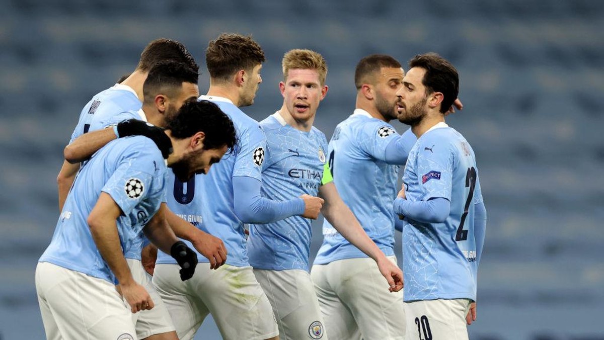 De Bruyne (tengah) menyebut CIty punya keuntungan di leg kedua. Foto: Getty Images/Clive Brunskill