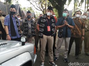 Banyak Jalan Rusak di Pandeglang, Sandiaga Minta Segera Diperbaiki