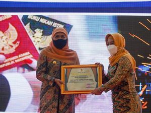 Pemkot Mojokerto Raih Penghargaan Kota Bebas dari BAB Sembarangan Pemkot Mojokerto Raih Penghargaan Kota Bebas dari BAB Sembarangan