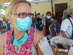 Ribuan Pelaku Wisata Divaksin Batalyon Vaksinator di Lombok Utara