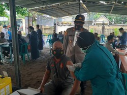 23 Personel Polsek Sekotong Lombok Barat Divaksin