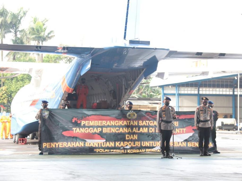 Kapolri Kirim Bantuan dan Tim Khusus untuk Cari Korban Bencana di NTT Kapolri Kirim Bantuan dan Tim Khusus untuk Cari Korban Bencana di NTT