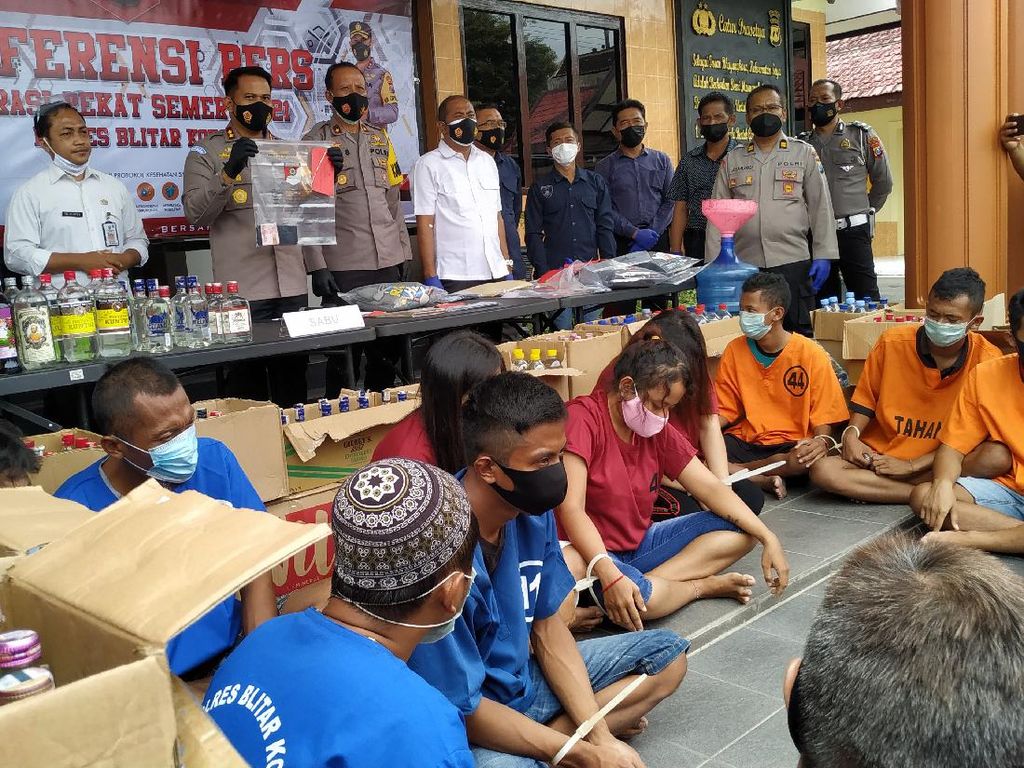 Prostitusi Online Berkedok Salon di Blitar Digerebek Prostitusi Online Berkedok Salon di Blitar Digerebek