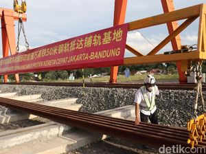 Rel Kereta Cepat dari Cilacap Tiba di Depo Tegalluar