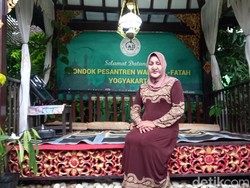 Cara Ponpes Al-Fatah Yogya Sambut Ramadhan, Ziarahi Makam Rekan Waria