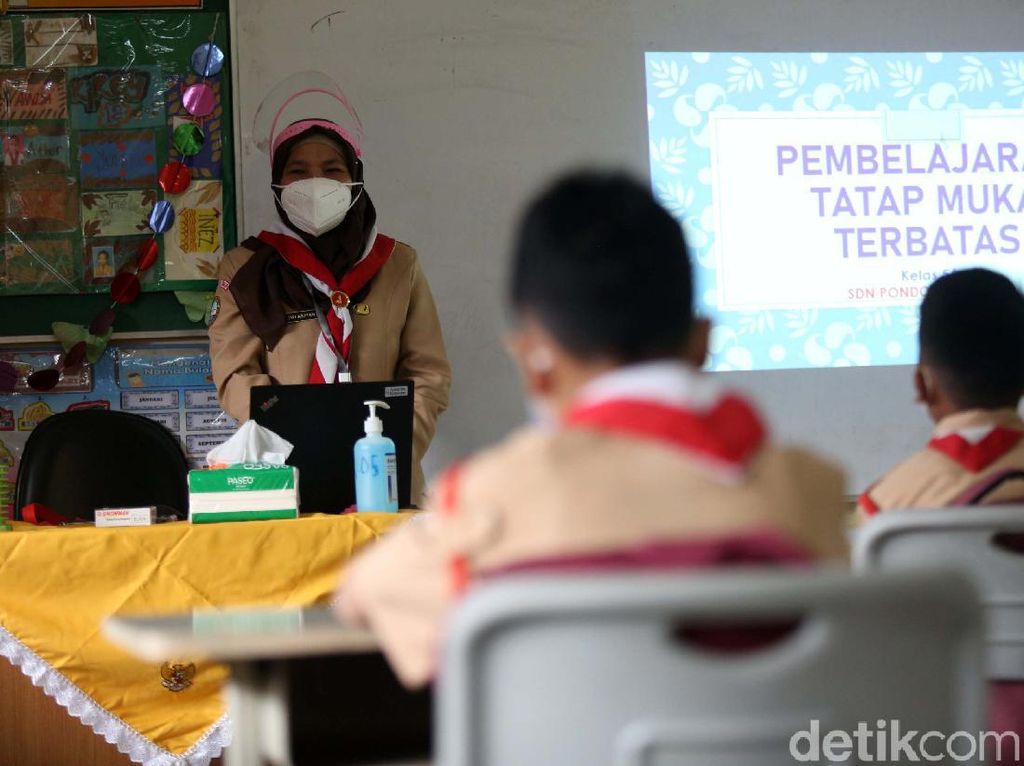 Ortu Keluhkan Kebutuhan Seragam Baru, Pandemi Bikin Tubuh Anak Melar? Ortu Keluhkan Kebutuhan Seragam Baru, Pandemi Bikin Tubuh Anak Melar?