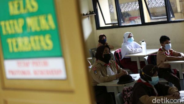 Suasana Sekolah Tatap Muka di SDN Pondok Kelapa 05 Pagi