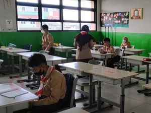 Suasana Uji Coba Sekolah Tatap Muka di SDN 11 Pademangan Barat
