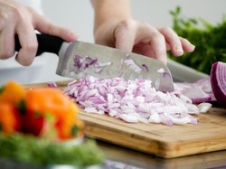 Cara Memilih dan Menyimpan Bawang Bombai Agar Awet Segarnya