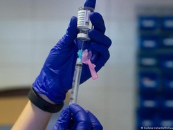 Risiko Pembekuan Darah, Uji Coba Vaksin AstraZeneca ke Anak-anak Dihentikan