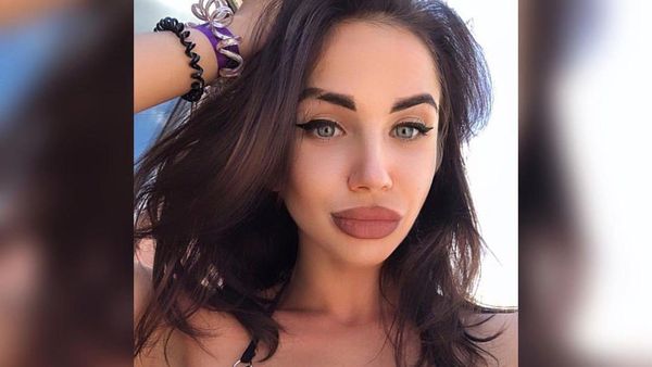 10 Foto Wanita Bertato yang Ditangkap karena Pose Tanpa Busana di Dubai