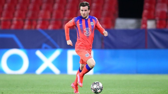 SEVILLE, SPAIN - APRIL 07: Ben Chilwell of Chelsea FC in action during the UEFA Champions League Quarter Final match between FC Porto and Chelsea FC at Estadio Ramon Sanchez Pizjuan on April 07, 2021 in Seville, Spain. (Photo by Fran Santiago/Getty Images)