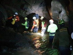 Belasan Orang Jalani Isolasi 40 Hari di Gua