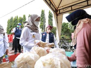 Bupati Ipuk Dukung dan Kawal Pasar Takjil untuk Pemulihan Ekonomi