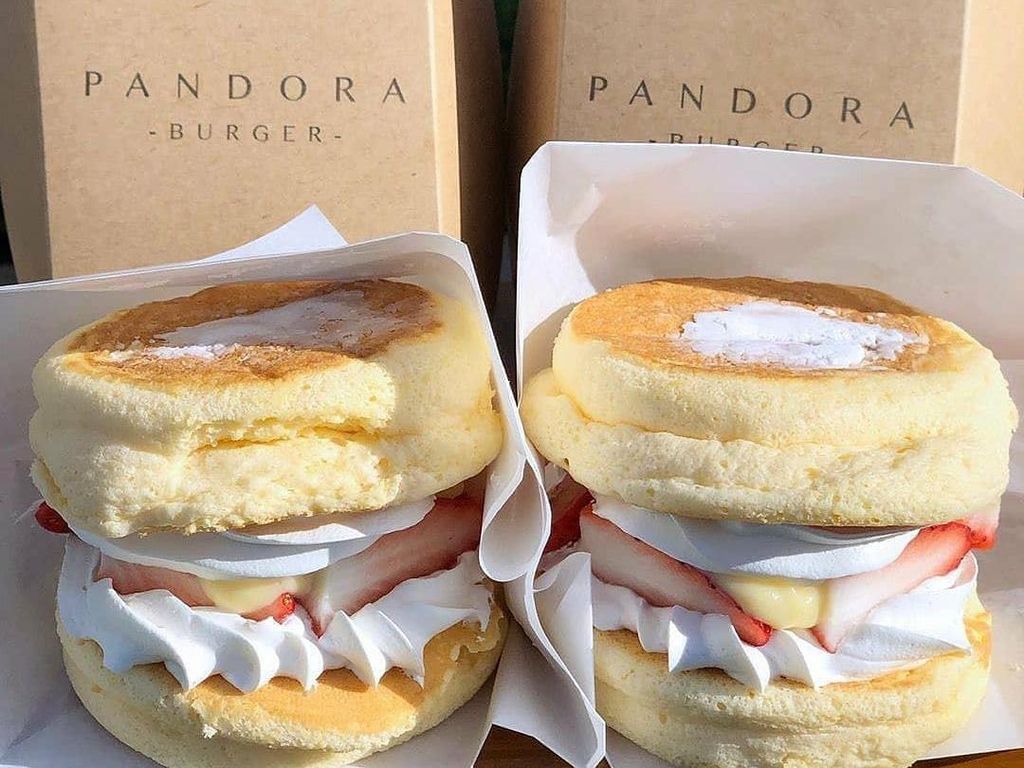 Pancake Burger dengan Isian Krim Jadi Tren Dessert Kekinian Pancake Burger dengan Isian Krim Jadi Tren Dessert Kekinian