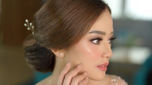 8 Pesona Calon Istri Ifan Seventeen saat Lamaran, Cantik Pakai Gaun Kebaya