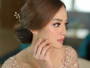 8 Pesona Calon Istri Ifan Seventeen saat Lamaran, Cantik Pakai Gaun Kebaya