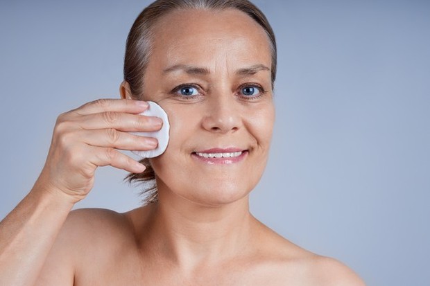 5 Kesalahan Menggunakan Skincare di Usia 40 Tahun