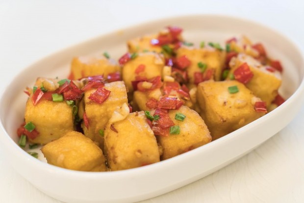 Tahu bisa dipadukan dengan makanan apa saja.