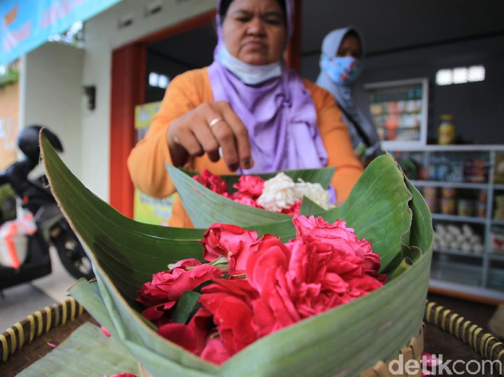 Geliat Penjualan Bunga Tabur di Bantul Geliat Penjualan Bunga Tabur di Bantul