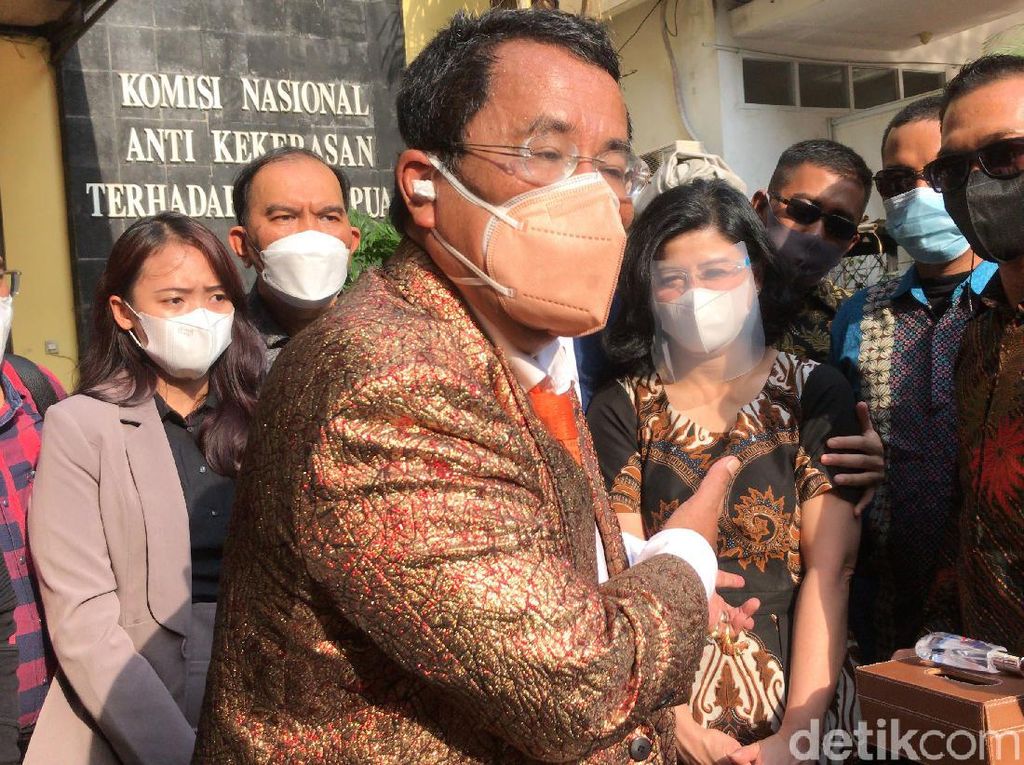 Hotman Paris Beberkan Honor Jadi Kuasa Hukum Istri Hotma Sitompul Hotman Paris Beberkan Honor Jadi Kuasa Hukum Istri Hotma Sitompul
