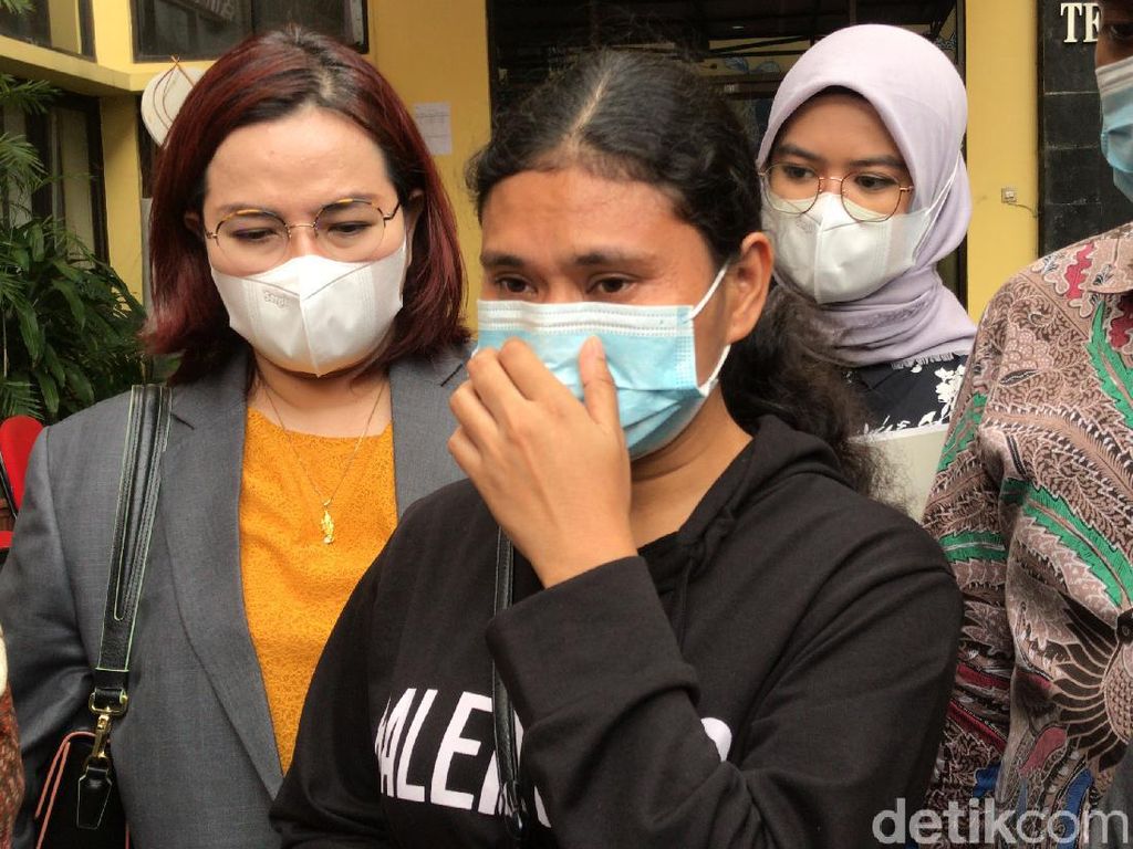 Polisi Mulai Selidiki Aduan ART yang Ngaku Disekap Bams dan Desiree Polisi Mulai Selidiki Aduan ART yang Ngaku Disekap Bams dan Desiree