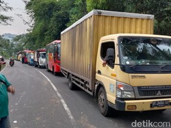 Jalan Magelang-Purworejo Macet Total Gegara Kecelakaan 2 Truk dan Mobil