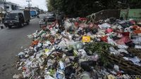 Jorok! Sampah Meluber hingga ke Jalanan di Tangerang