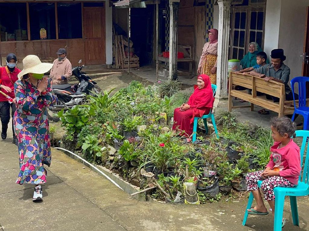Kala Puan Menyapa Warga Kaki Gunung Sumbing Kala Puan Menyapa Warga Kaki Gunung Sumbing