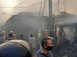 Penampakan Kebakaran di Pasar Kambing Tanah Abang, Hewan Diungsikan