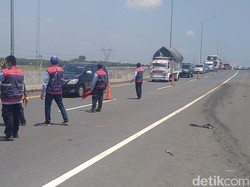 Kecelakaan 2 Truk di Tol Pemalang-Batang, 1 Orang Tewas