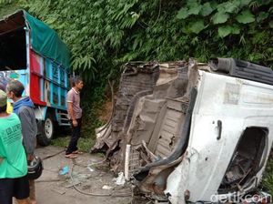 Kontainer Tabrak Truk dan Mobil di Jalan Purworejo-Magelang, 1 Tewas Kontainer Tabrak Truk dan Mobil di Jalan Purworejo-Magelang, 1 Tewas