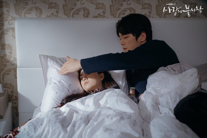 Kim Jung Hyun dan Seo Ji Hye Kim Jung Hyun dan Seo Ji Hye di drama Korea Crash Landing On You