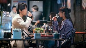 Tampannya Kim Jung Hyun Saat Makan Bareng Seo Ji Hye
