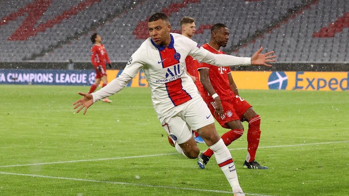 MUNICH, GERMANY - APRIL 07: Kylian Mbappe of Paris Saint-Germain celebrates after scoring their sides first goal during the UEFA Champions League Quarter Final match between FC Bayern Munich and Paris Saint-Germain at Allianz Arena on April 07, 2021 in Munich, Germany. Sporting stadiums around Germany remain under strict restrictions due to the Coronavirus Pandemic as Government social distancing laws prohibit fans inside venues resulting in games being played behind closed doors. (Photo by Alexander Hassenstein/Getty Images)