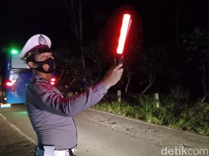 Sempat Macet Gegara 2 Truk Vs Mobil, Jalan Purworejo-Magelang Kembali Normal