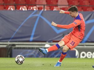 Mason Mount Berputar dengan Indah